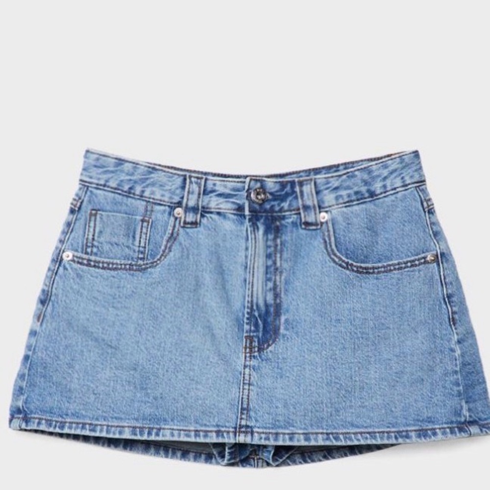 Stradivarius D62 Denim Skirt/Skort with Built-In Shorts – Size 2